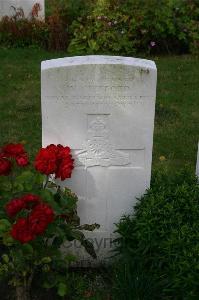 Dozinghem Military Cemetery - Clifford, W