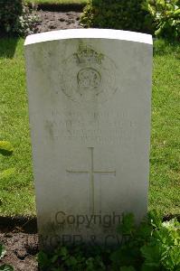 Dozinghem Military Cemetery - Clough, James