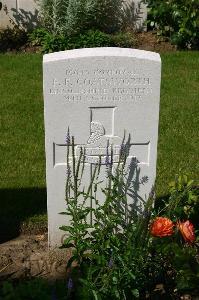 Dozinghem Military Cemetery - Coatsworth, F F