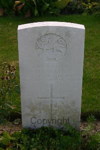 Dozinghem Military Cemetery - Cogger, H