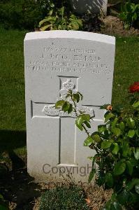 Dozinghem Military Cemetery - Coleman, J J