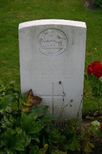 Dozinghem Military Cemetery - Cook, A