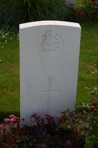 Dozinghem Military Cemetery - Cook, C G