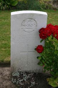 Dozinghem Military Cemetery - Cook, F H V