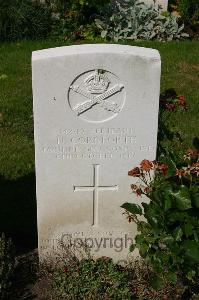 Dozinghem Military Cemetery - Cornforth, H