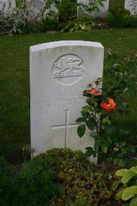 Dozinghem Military Cemetery - Coward, F