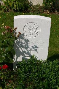 Dozinghem Military Cemetery - Cowmeadow, Herbert