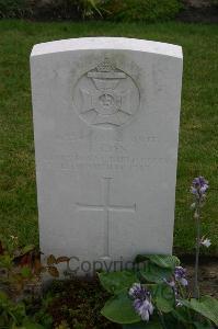 Dozinghem Military Cemetery - Cox, J