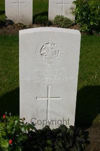 Dozinghem Military Cemetery - Coxon, J