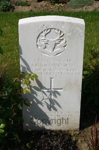 Dozinghem Military Cemetery - Crawford, John Leslie