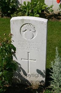 Dozinghem Military Cemetery - Cross, George William Costo