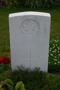 Dozinghem Military Cemetery - Crouch, J