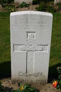 Dozinghem Military Cemetery - Crowther, George Thomas