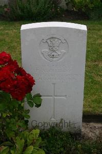 Dozinghem Military Cemetery - Cutler, F A