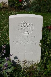 Dozinghem Military Cemetery - Dabb, E S