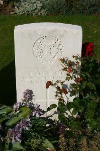 Dozinghem Military Cemetery - Davidson, T