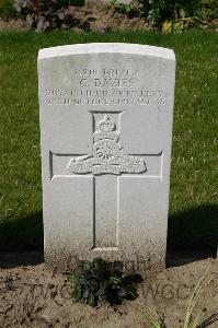 Dozinghem Military Cemetery - Davies, George