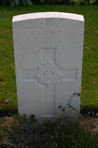 Dozinghem Military Cemetery - Davies, G E