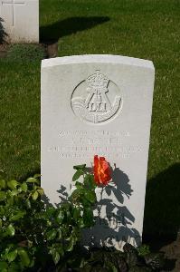 Dozinghem Military Cemetery - Davies, J J