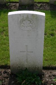 Dozinghem Military Cemetery - Davies, Leonard