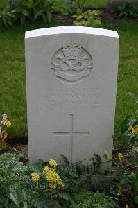 Dozinghem Military Cemetery - Davis, C H