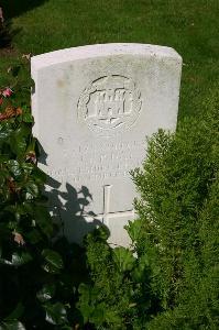 Dozinghem Military Cemetery - Day, J E P