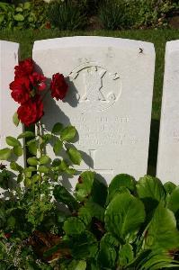 Dozinghem Military Cemetery - Dean, Ennis