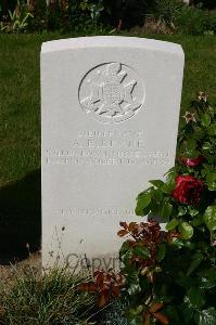 Dozinghem Military Cemetery - Deane, Arthur Reginald