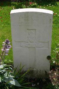 Dozinghem Military Cemetery - Deans, Joseph