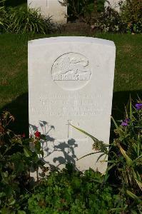 Dozinghem Military Cemetery - Dennison, H V