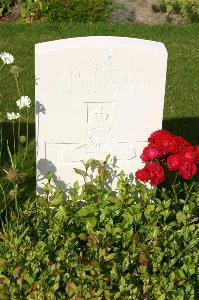 Dozinghem Military Cemetery - Derbyshire, E