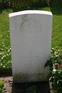 Dozinghem Military Cemetery - Desbrow, B J