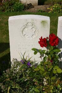 Dozinghem Military Cemetery - Dickens, Horace Sidney