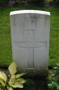 Dozinghem Military Cemetery - Dicker, E