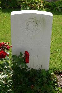 Dozinghem Military Cemetery - Dickinson, Christopher