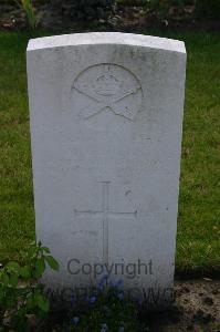 Dozinghem Military Cemetery - Dilks, M G