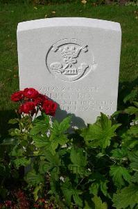 Dozinghem Military Cemetery - Dix, Percy