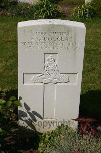 Dozinghem Military Cemetery - Douglas, Ernest Gordon