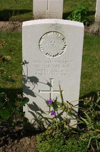 Dozinghem Military Cemetery - Douglas, W