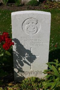 Dozinghem Military Cemetery - Dowling, P