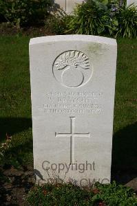 Dozinghem Military Cemetery - Draycott, W