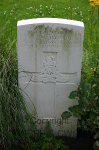 Dozinghem Military Cemetery - Dyer, J W