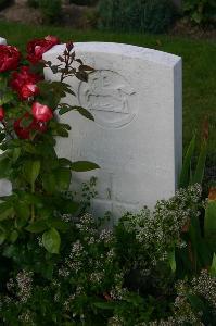 Dozinghem Military Cemetery - Earnshaw, J A