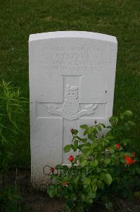 Dozinghem Military Cemetery - Eccles, J