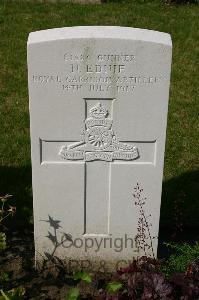 Dozinghem Military Cemetery - Ednie, N