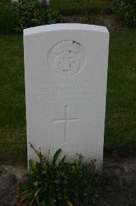 Dozinghem Military Cemetery - Edwards, Ernest Robert