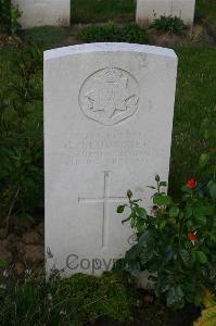 Dozinghem Military Cemetery - Edwicker, C H