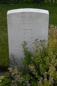 Dozinghem Military Cemetery - Ellis, H