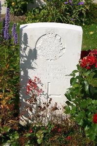 Dozinghem Military Cemetery - Ellwood, Thomas Reuben