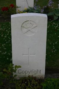 Dozinghem Military Cemetery - Elphick, Frederick